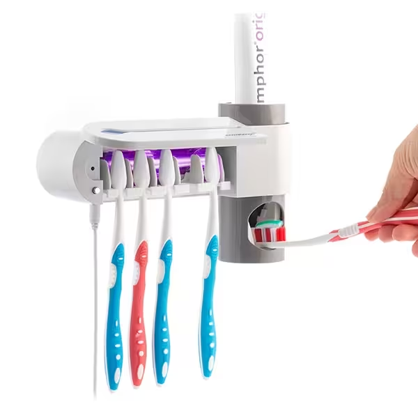Dispensador de pared con cuatro cepillos de dientes para uso familiar